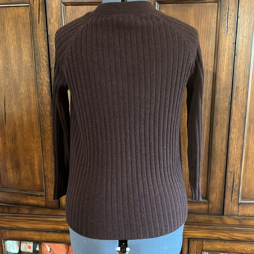 100% Extra Fine Merino Wool Purple Ribbed Sweater - Picture 2 of 4